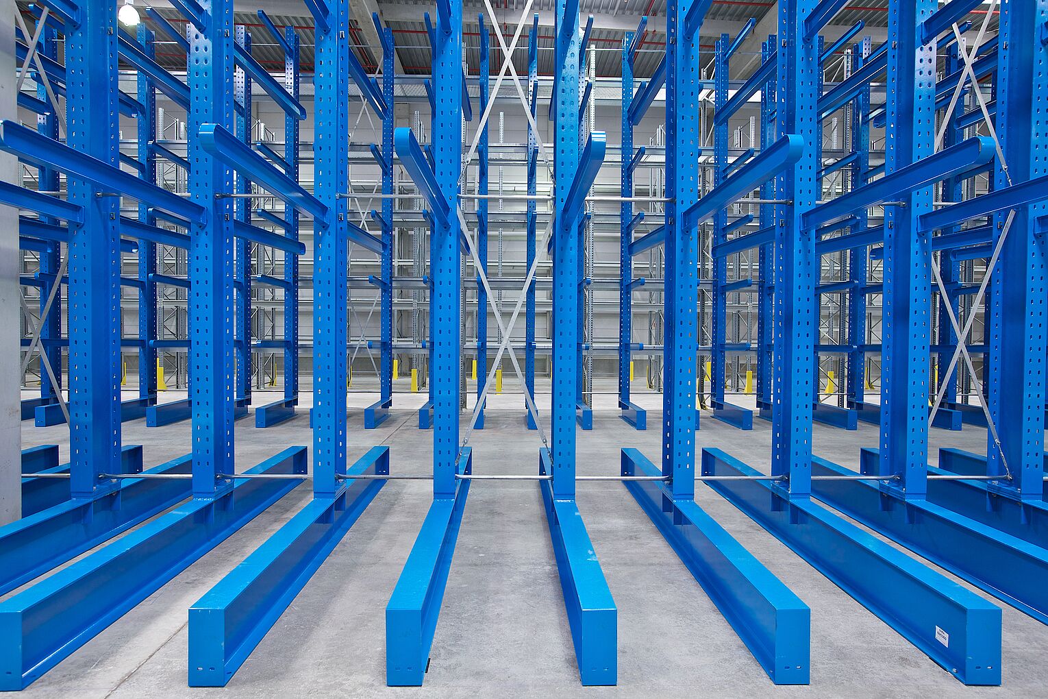 [Translate "Spain"] Cantilever racking system by OHRA