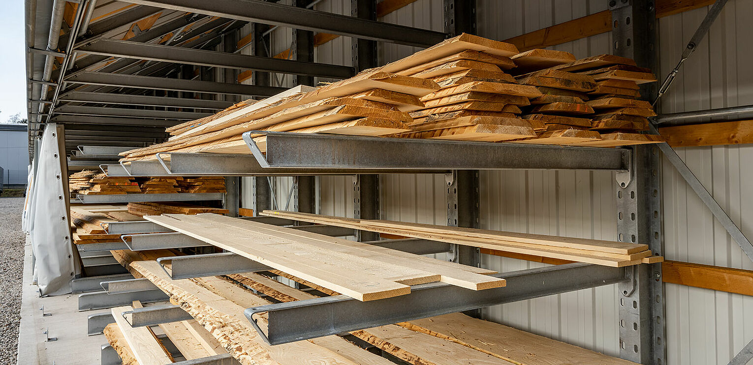 [Translate "Spain"] Cantilever racking timber trade