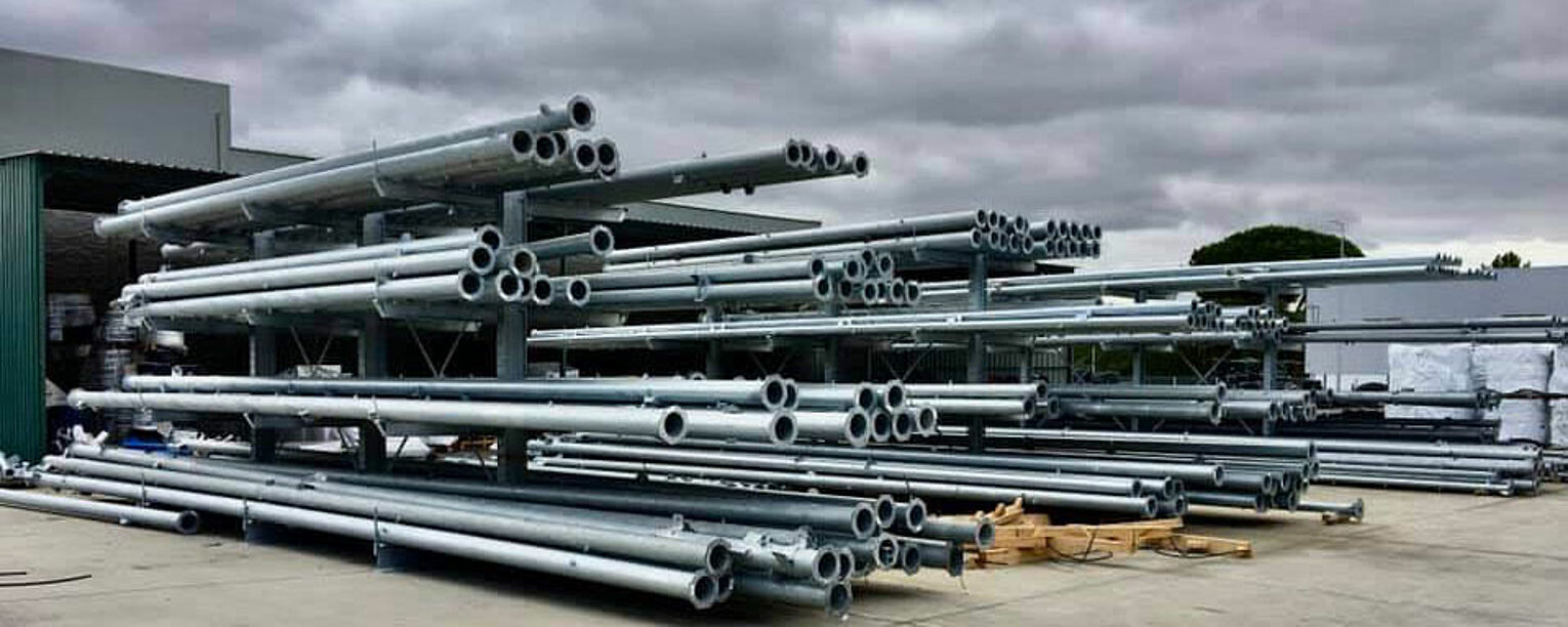 [Translate "Spain"] Cantilever racking metal trade