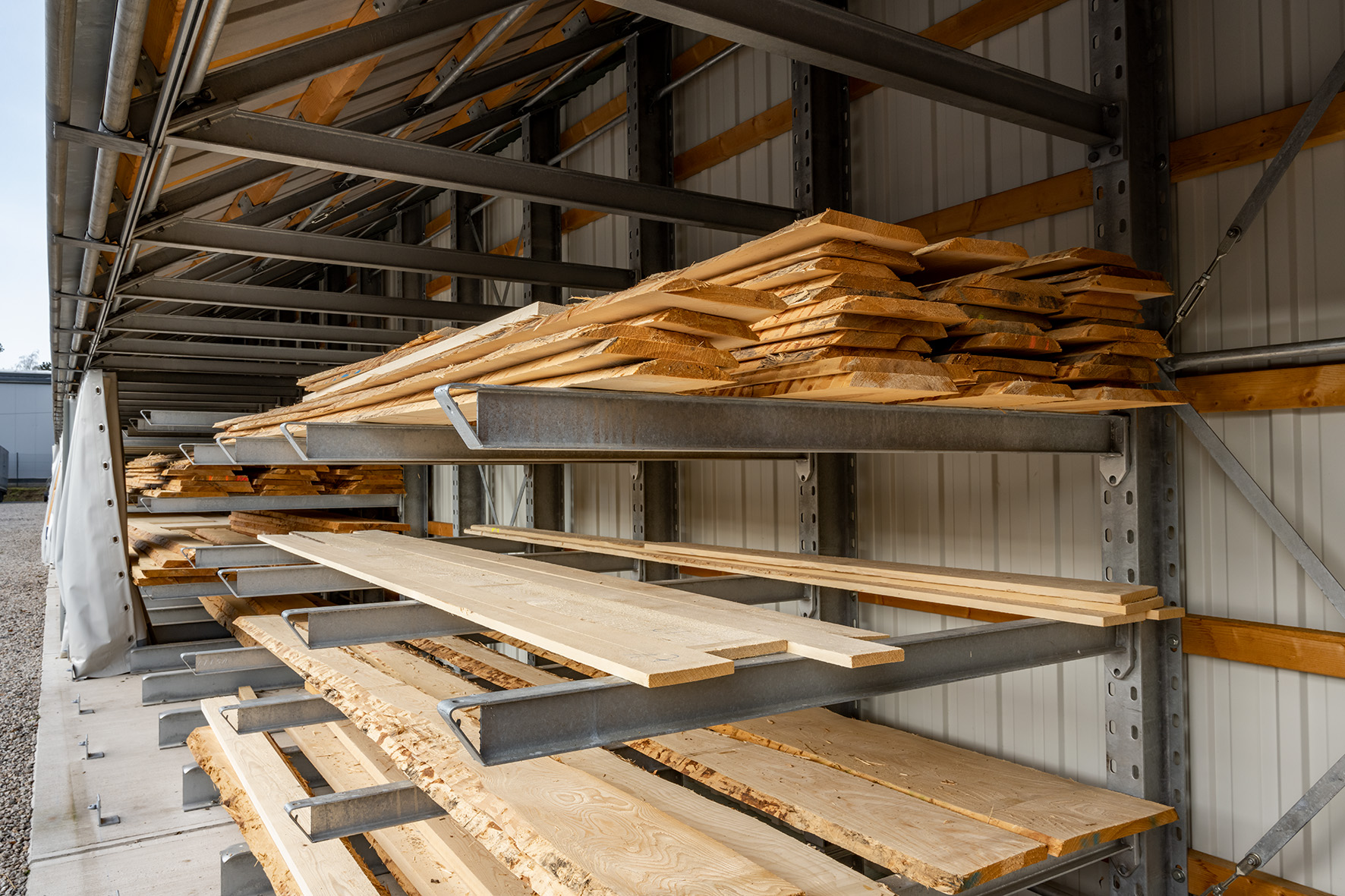 [Translate "Spain"] Cantilever racking timber trade