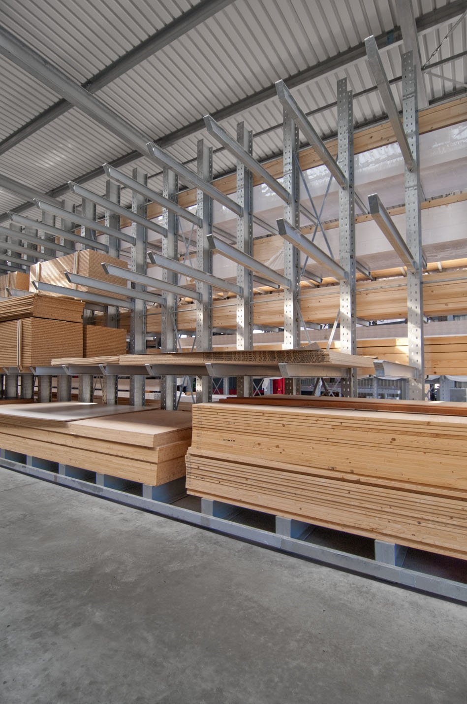 [Translate "Spain"] Cantilever racking timber trade